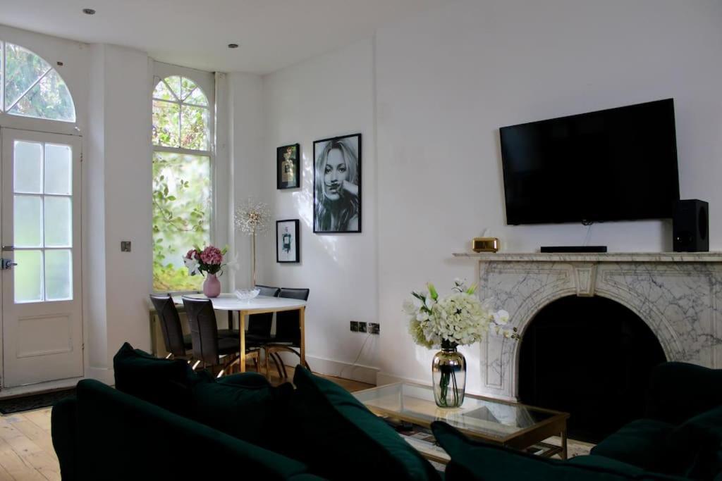 Enchanting 2brgarden Flat Londen