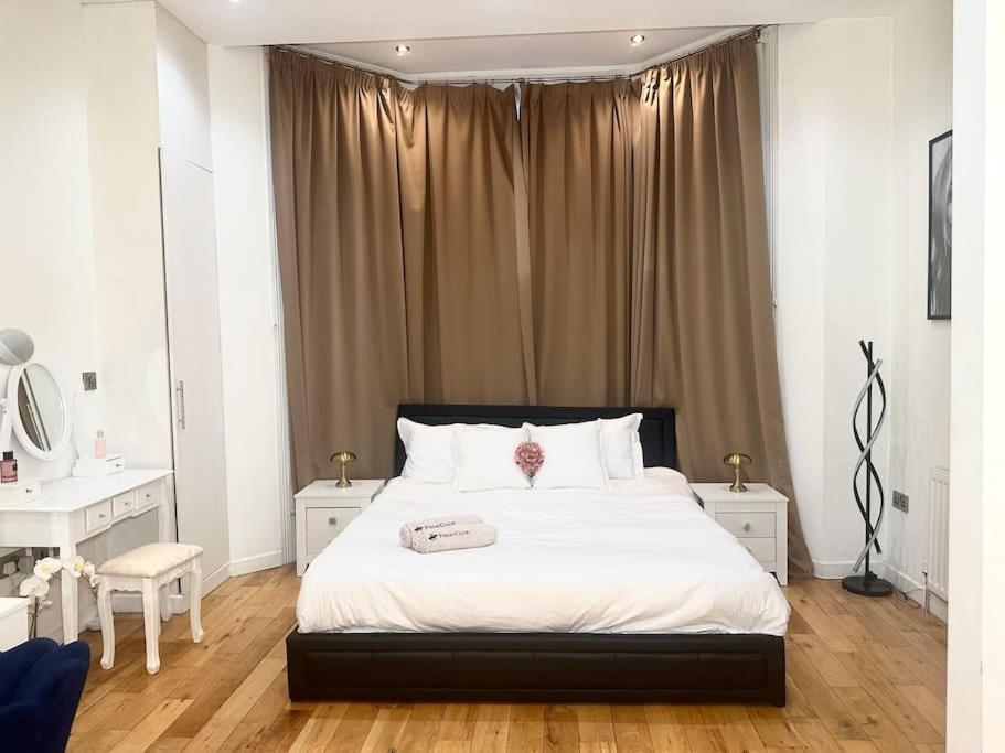 Appartement Enchanting 2brgarden Flat Londen