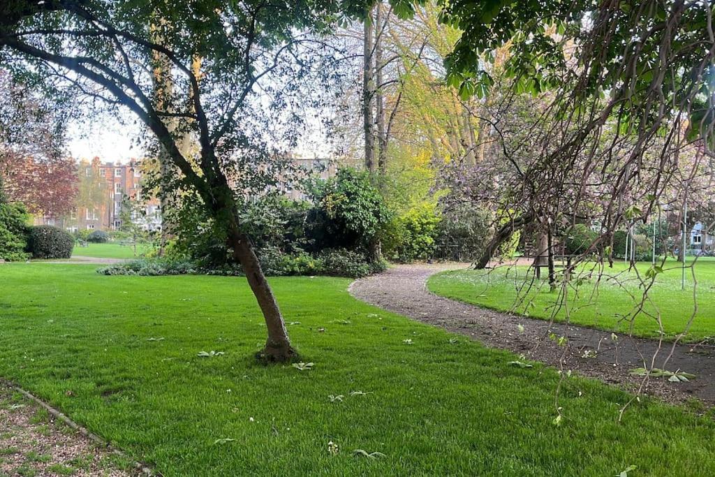 Appartement Enchanting 2brgarden Flat Londen