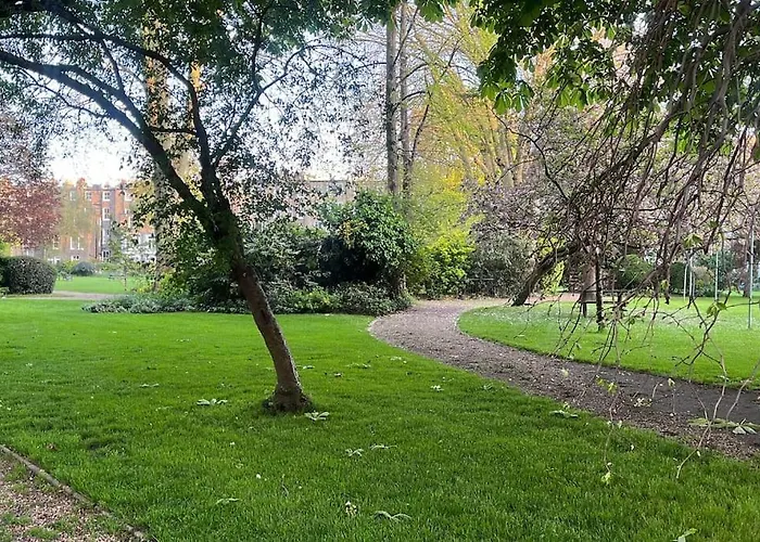 Enchanting 2Brgarden Flat